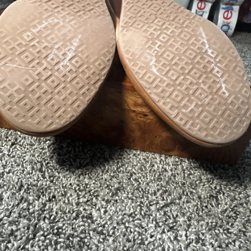 Tory Burch Women's Sally Closed Toe Wedge Size 8.5 M Leather Preppy Office